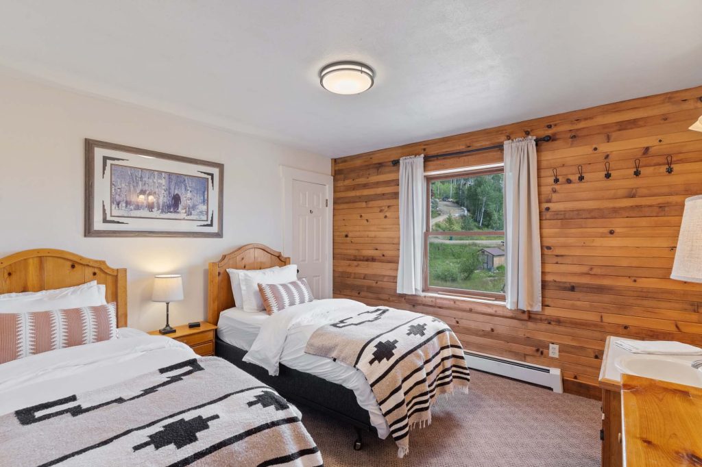 Cozy Bedroom at True North Adventure Lodge